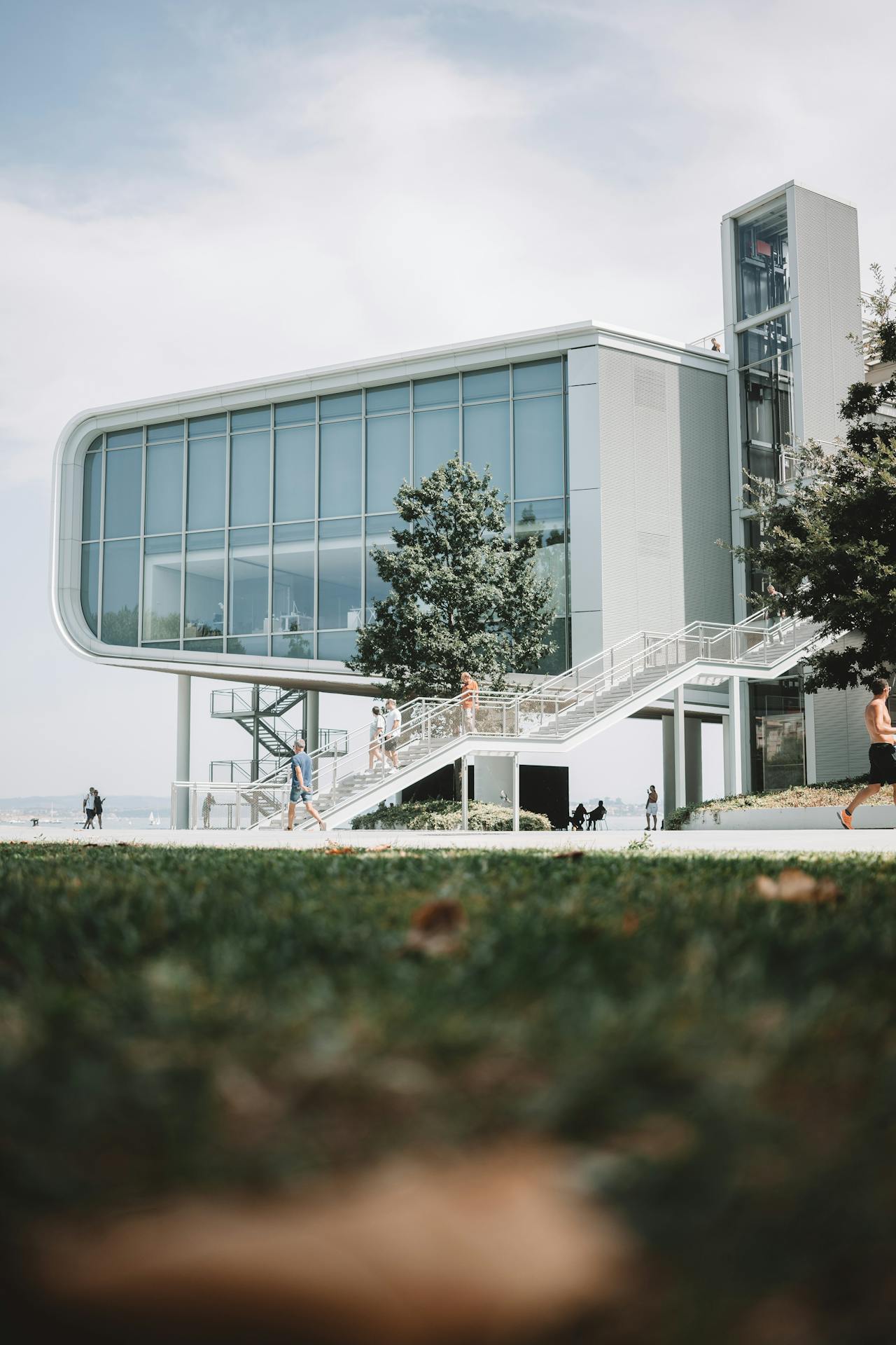 Photo by Gonzalo Mendiola: https://www.pexels.com/photo/exterior-of-an-art-museum-20887778/