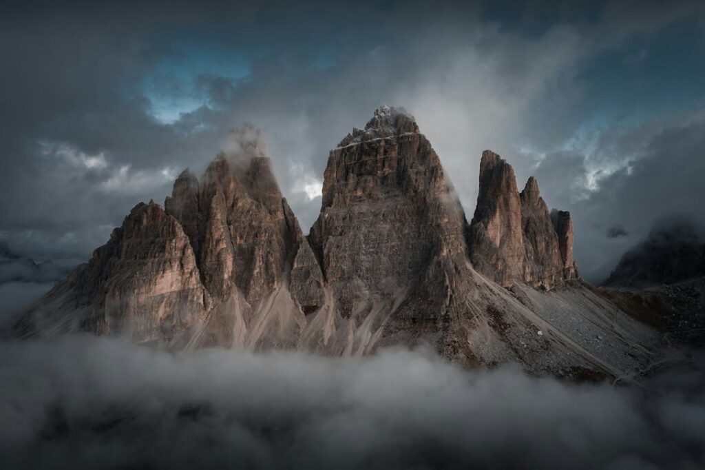 Photo by Willian Justen de Vasconcellos: https://www.pexels.com/photo/the-dolomites-italy-with-clouds-and-fog-28127048/