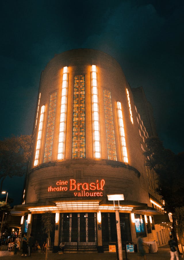 Photo by Andre Moura: https://www.pexels.com/photo/exterior-of-the-cine-theatro-brazil-vallourec-belo-horizonte-brazil-18079850/