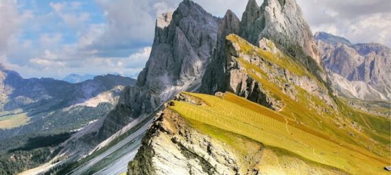 Photo by Pixabay: https://www.pexels.com/photo/gray-rock-formation-414513/